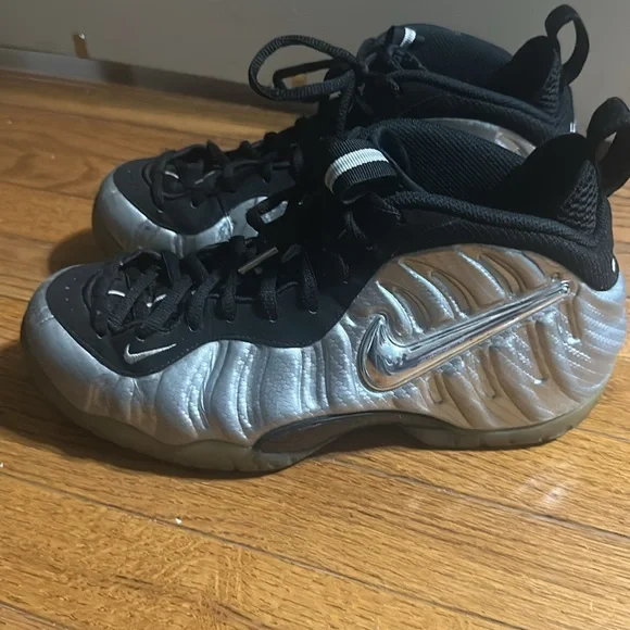 Nike Foamposites Silver and Black Sneakers - Picture 3 of 6